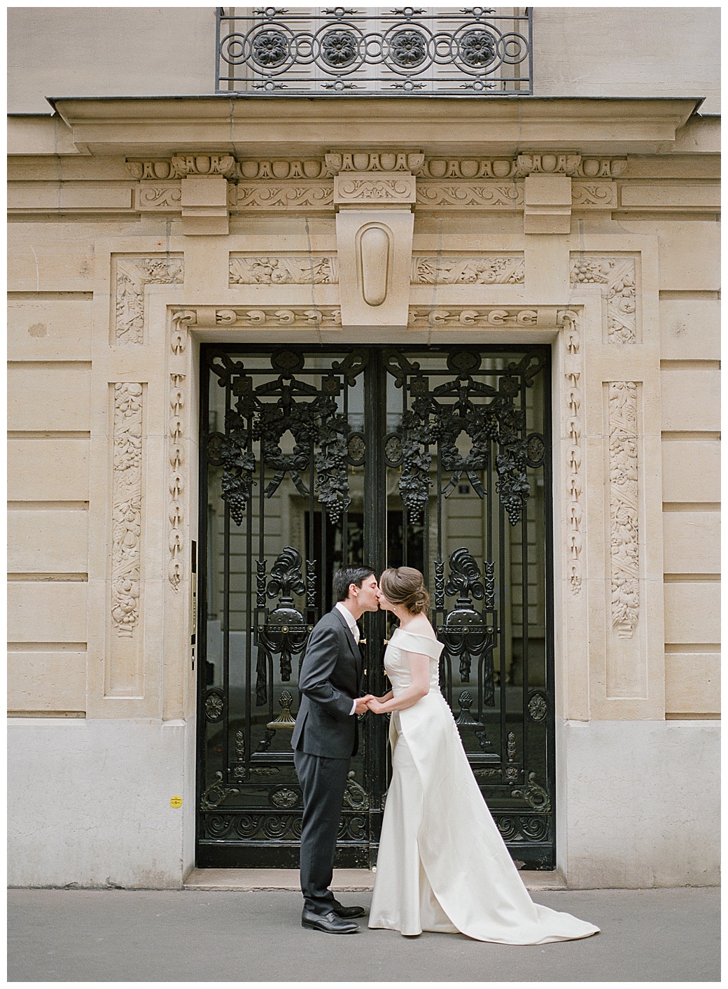 paris elopement, wedding officiant in paris, paris wedding, paris bride and groom