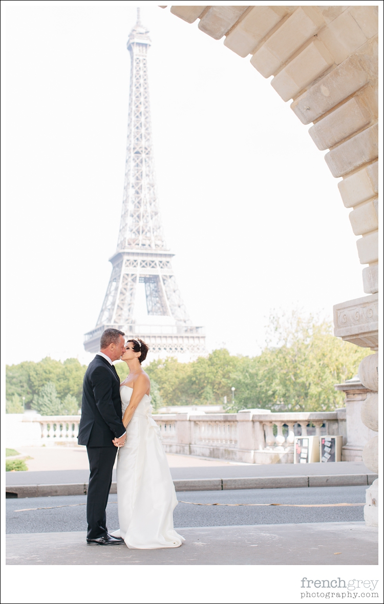 officiant,celebrant,wedding,Paris