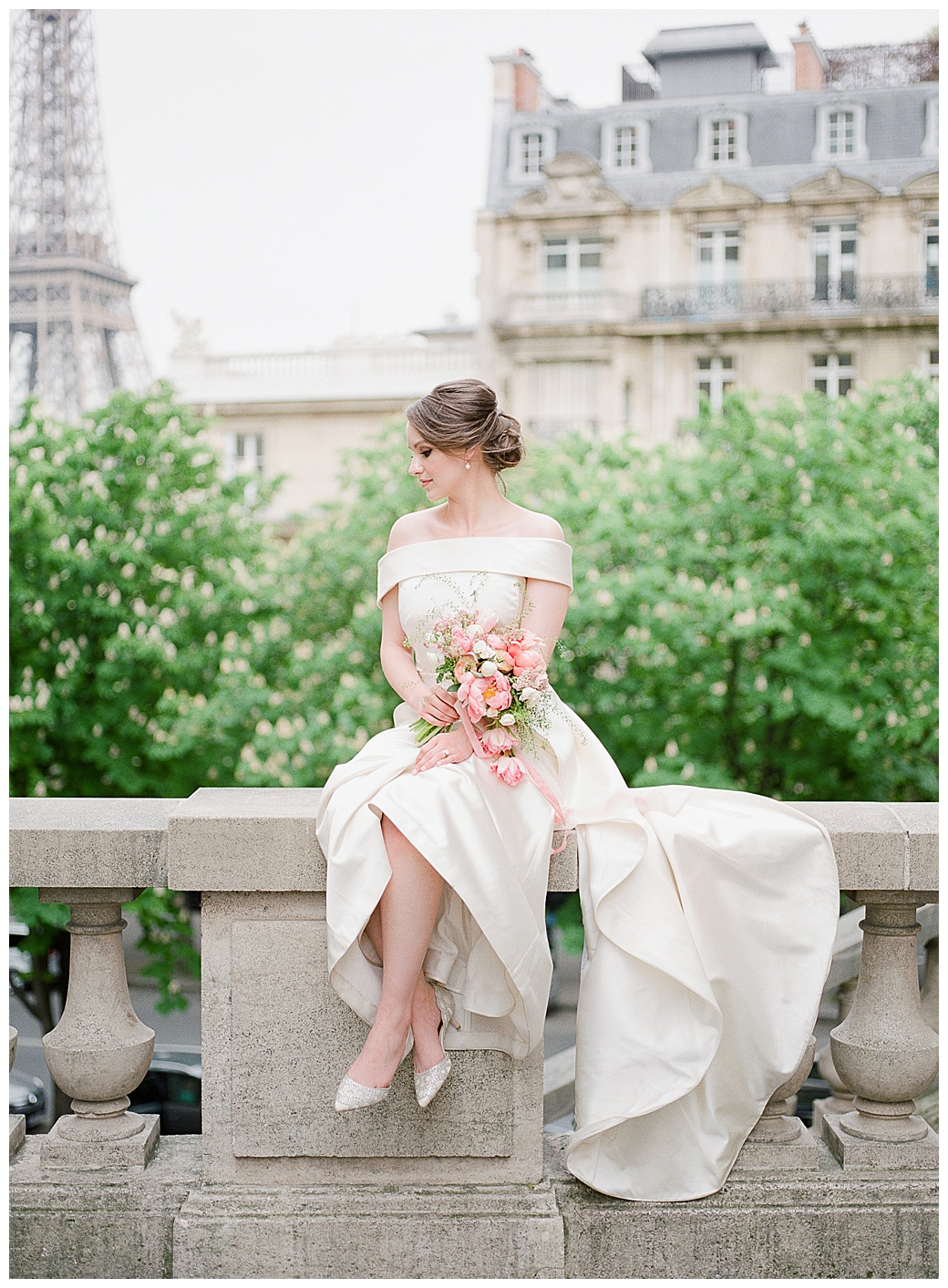 paris elopement, wedding officiant in paris, paris wedding, paris bride and groom, eiffel tower